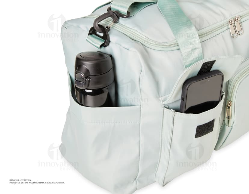 Bolsa esportiva de 28 litros em nylon marrom e preto com alças de couro, zipper, bolso e fivela. Ideal para viagens, academia e passeios.