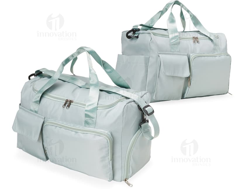 Bolsa esportiva de 28 litros em nylon marrom e preto com alças de couro, zipper, bolso e fivela. Ideal para viagens, academia e passeios.