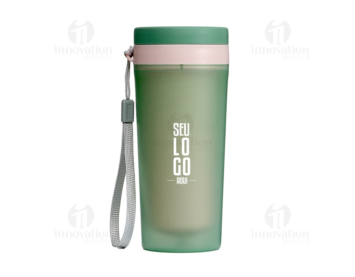 Copo plástico de 350ml

Ideal para manter suas bebidas geladas durante todo o dia, esse copo plástico de 350ml é perfeito para levar para a escola, trabalho ou para um passeio ao ar livre. Leve, prático e resistente, ele é a escolha perfeita para quem busca qualidade e praticidade. Garanta o seu agora e aproveite!