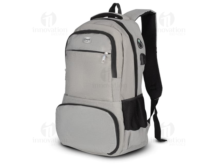 Mochila preta de couro com material reciclável e isolamento térmico, moderna e estilosa. Possui alça, zíper, bolso e espaço para armazenar objetos. Ideal para viagens, passeios e atividades esportivas.