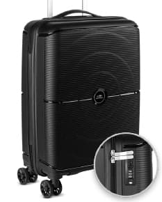 Mala bordo em polipropileno com carrinho de 360 graus, ideal para viagens de negócios ou lazer. Com design moderno e resistente, possui alça retrátil, fecho de segurança, amplificador e caixa de som embutidos para ouvir suas músicas preferidas durante o trajeto. Cor preta, feita de metal e plástico, um item prático e elegante para levar seus pertences com segurança e estilo.
