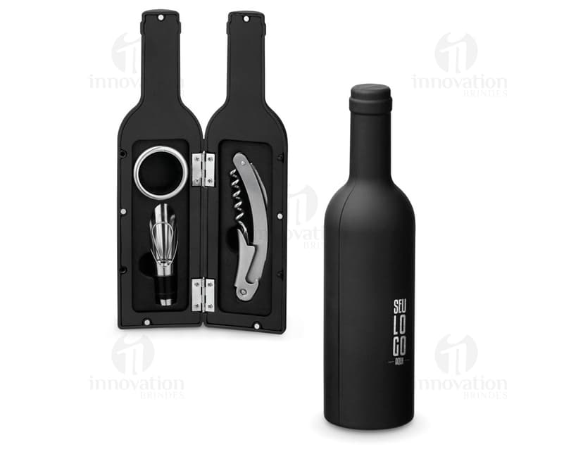 Kit de vinho 3 peças contendo uma garrafa de vinho, copo de vidro e abridor de garrafas em um fundo escuro e elegante. O conjunto é perfeito para celebrações, jantares e eventos especiais.
