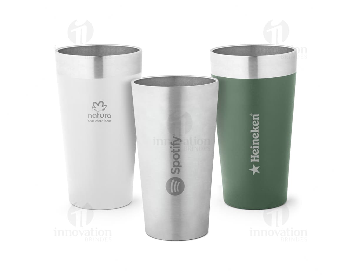 container de metal em 3D, copo térmico 540 mL brilhante em cor prateada e amarela, sem conteúdo, objeto de cuidado e design para armazenamento de líquidos, feito de aço inoxidável com tampa e parede transparente.