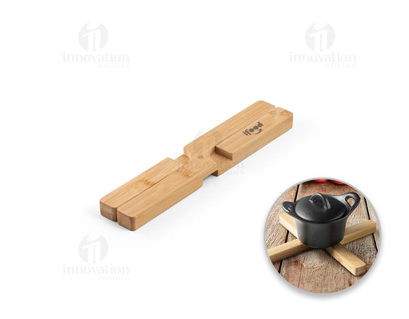 Descanso de panela dobrável em metal resistente para proteger suas superfícies de queimaduras e arranhões. Prático, funcional e compacto, ideal para sua cozinha!
