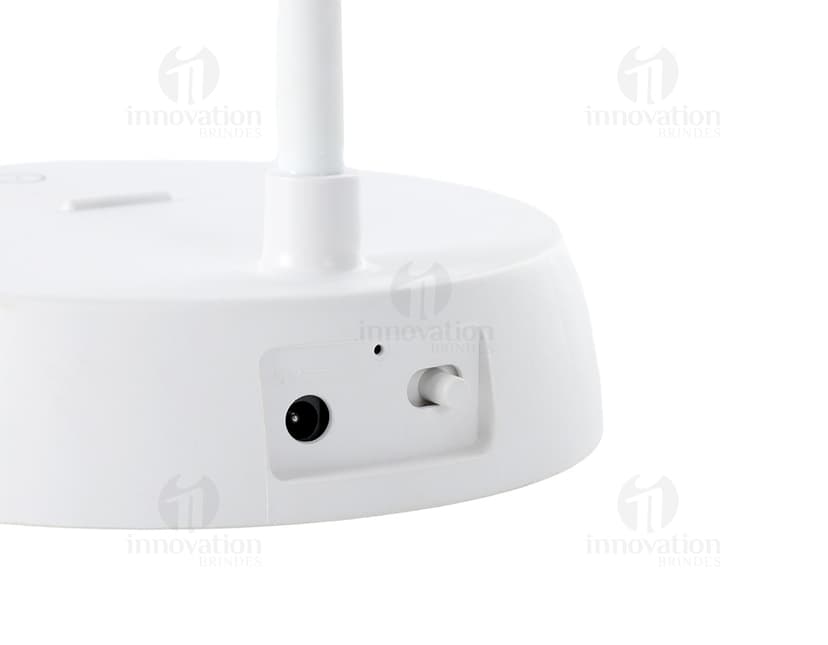 Luminária articulável de design moderno para iluminar seu ambiente de trabalho ou estudo. Com tecnologia avançada, é o acessório perfeito para sua mesa de escritório. Garanta já a sua e aumente sua produtividade!