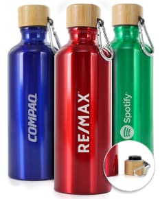 Garrafa de alumínio 500ml transparente, vazia e com tampa. A garrafa é feita de alumínio, é leve e resistente, ideal para transportar líquidos como água, sucos ou chás. Perfeita para manter a hidratação durante atividades esportivas ou no dia a dia.