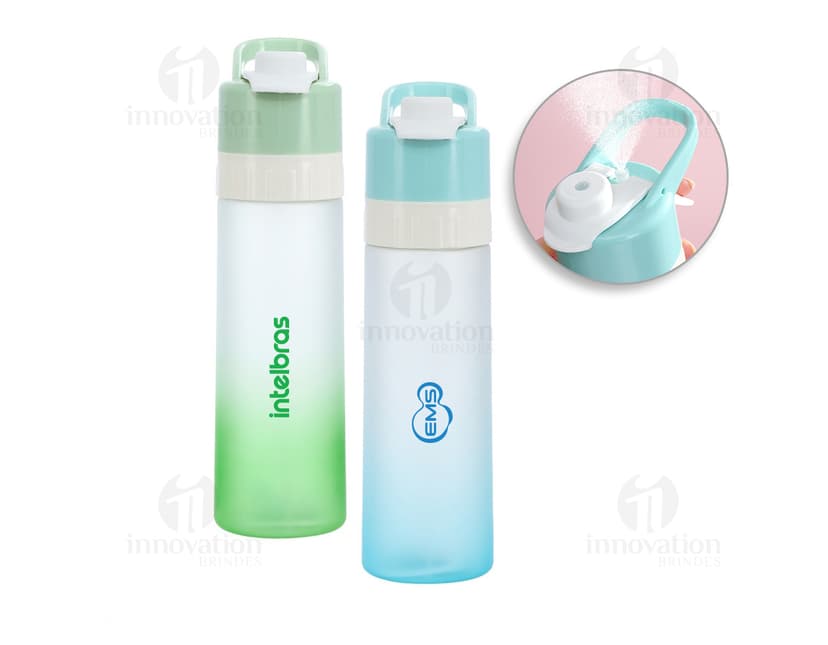 Squeeze bicolor 650ml c/ borrifador em plástico transparente, design elegante e curvo, contendo líquido perfumado. O objeto possui tampa de metal prateada e é ideal para cuidados pessoais e higiene diária. Adequado para uso no banheiro, spa ou casa, proporcionando praticidade e frescor.
