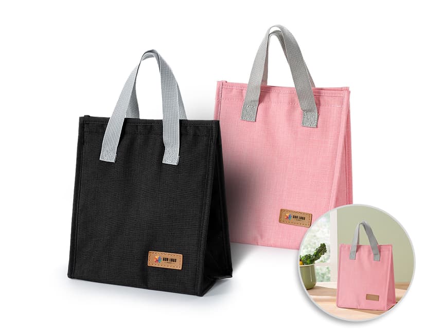 Bolsa térmica oxford 5L c/ velcro em cor marrom, com alça e zíper preto. Ideal para o transporte de alimentos e bebidas e mantém a temperatura por horas. Design moderno e prático para uso pessoal ou profissional.