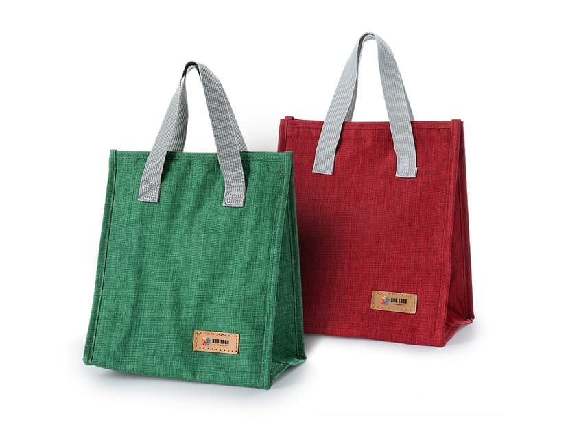 Bolsa térmica oxford 5L c/ velcro em cor marrom, com alça e zíper preto. Ideal para o transporte de alimentos e bebidas e mantém a temperatura por horas. Design moderno e prático para uso pessoal ou profissional.