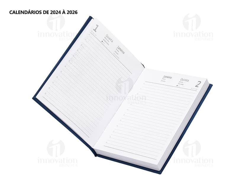 Agenda 2025 Emborrachada em amarelo com capa de metal preta. Contém espaço para anotações, folhas em branco, design moderno e símbolos de golfe. Ideal para escrita, organização e planejamento, com detalhes em tecnologia e comunicação.