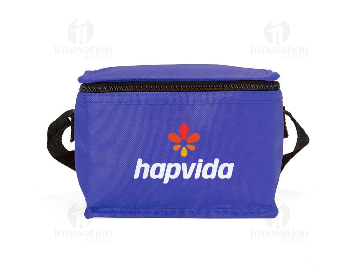 Bolsa térmica de 4 litros em formato de caixa, feita de plástico resistente. Decorada com fita e laço, é perfeita para presentes em datas comemorativas como aniversários e Dia dos Namorados. Ideal para armazenar alimentos e bebidas, mantendo-os frescos por mais tempo. A bolsa possui um design elegante e é uma ótima opção para quem gosta de praticidade e estilo.
