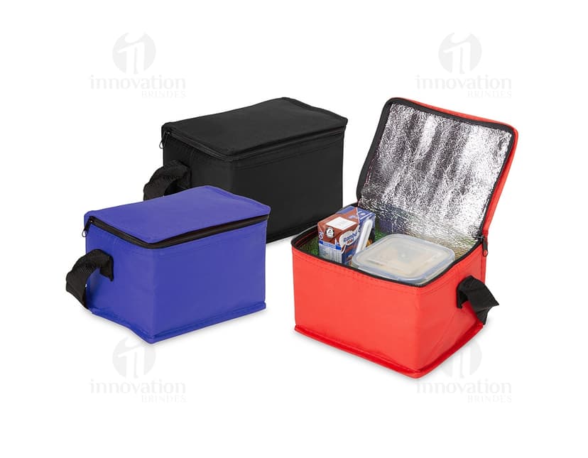 Bolsa térmica de 4 litros em formato de caixa, feita de plástico resistente. Decorada com fita e laço, é perfeita para presentes em datas comemorativas como aniversários e Dia dos Namorados. Ideal para armazenar alimentos e bebidas, mantendo-os frescos por mais tempo. A bolsa possui um design elegante e é uma ótima opção para quem gosta de praticidade e estilo.