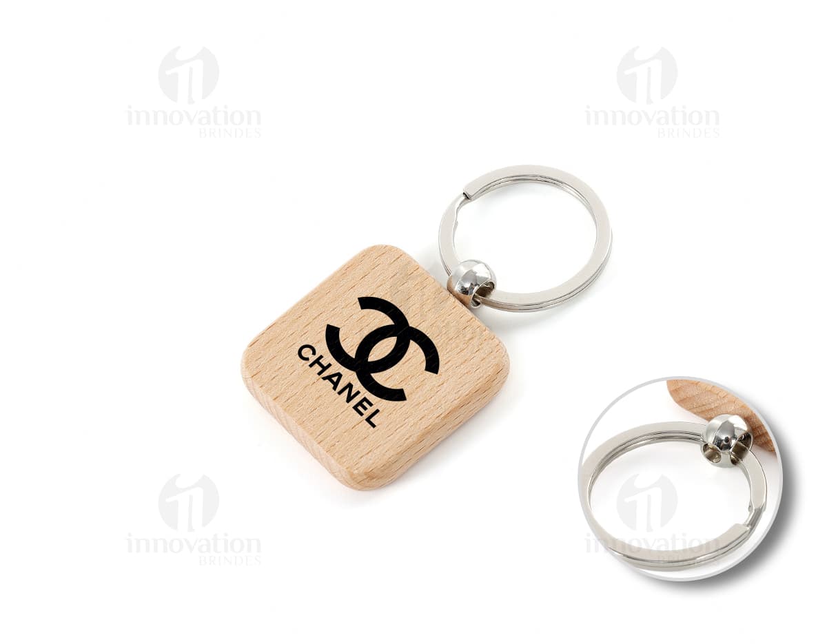 Chaveiro de Madeira - Adicione um toque de elegância ao seu dia a dia com este chaveiro feito de madeira. Perfeito para manter suas chaves organizadas com muito estilo. Ideal para presentear alguém especial. Produto de alta qualidade e durabilidade. Adquira o seu agora e surpreenda!