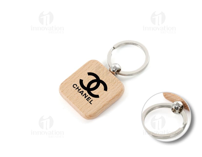 Chaveiro de Madeira - Adicione um toque de elegância ao seu dia a dia com este chaveiro feito de madeira. Perfeito para manter suas chaves organizadas com muito estilo. Ideal para presentear alguém especial. Produto de alta qualidade e durabilidade. Adquira o seu agora e surpreenda!