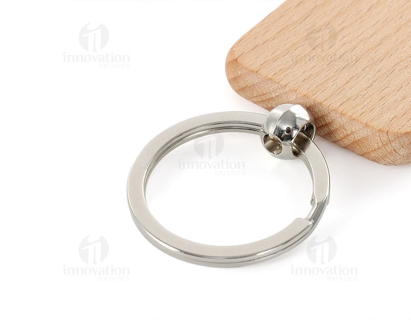 Chaveiro de madeira decorativo - Adicione um toque de estilo vintage ao seu dia a dia com este charmoso chaveiro de madeira. Perfeito para presentear ou para uso pessoal, este acessório único combina a elegância da madeira com um design retro. Ideal para adicionar um toque de personalidade às suas chaves ou mochila. Adquira já o seu! Junte-se ao estilo vintage.