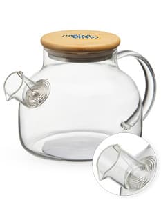 Chaleira de vidro com capacidade para 1,5 litros, corpo transparente e alça de metal cromado.
