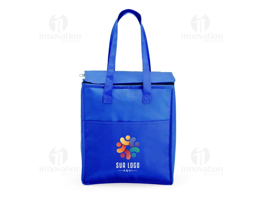 Bolsa térmica de 9 litros em couro marrom, com fecho de zíper, alça de transporte e design elegante. Ideal para manter alimentos e bebidas frescos por mais tempo.