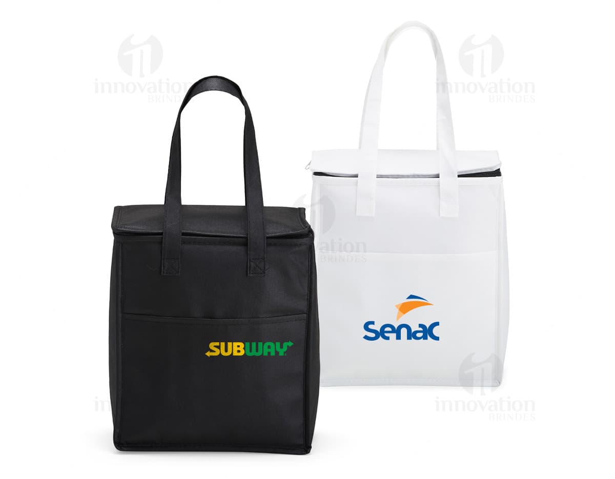 Bolsa térmica de 9 litros em couro marrom, com fecho de zíper, alça de transporte e design elegante. Ideal para manter alimentos e bebidas frescos por mais tempo.