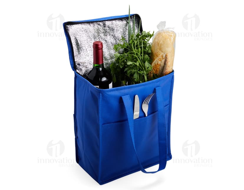 Bolsa térmica de 9 litros em couro marrom, com fecho de zíper, alça de transporte e design elegante. Ideal para manter alimentos e bebidas frescos por mais tempo.