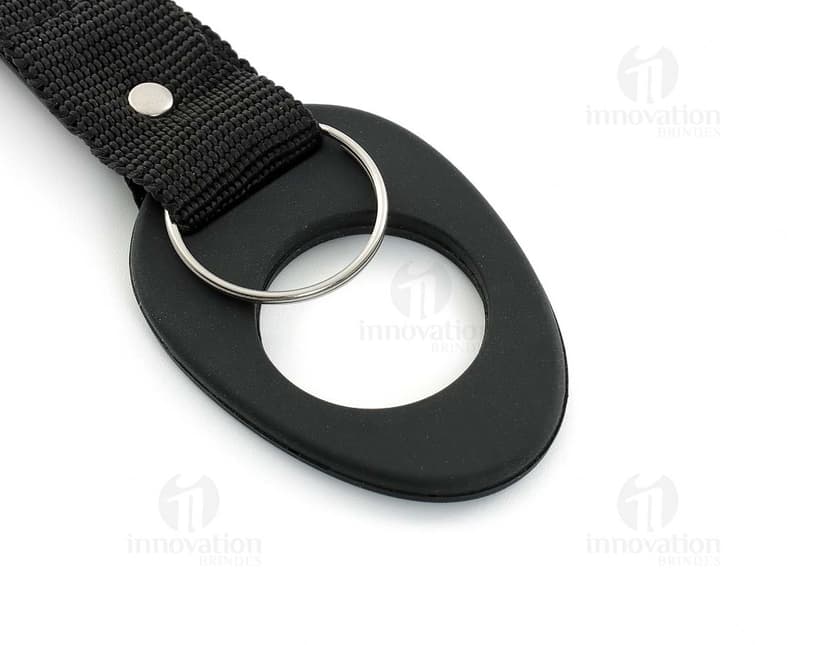 Suporte para Garrafa de cor preta em formato de espiral.
