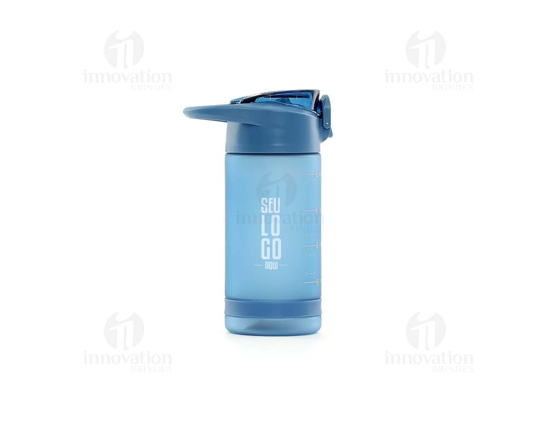 Squeeze plástico de 550ml em cor rosa, com tampa de rosquear e bico para beber. A imagem mostra o produto em um fundo branco.