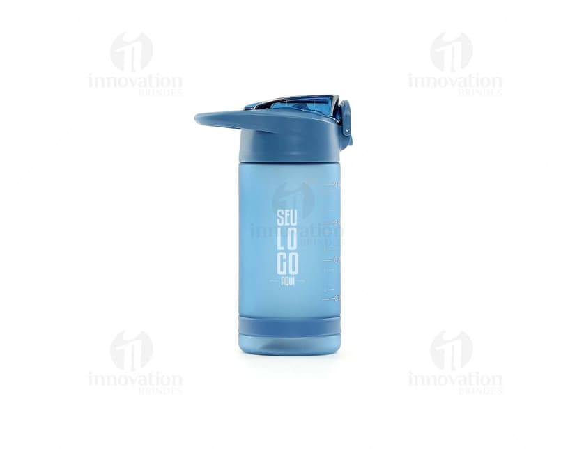 Squeeze plástico de 550ml em cor rosa, com tampa de rosquear e bico para beber. A imagem mostra o produto em um fundo branco.