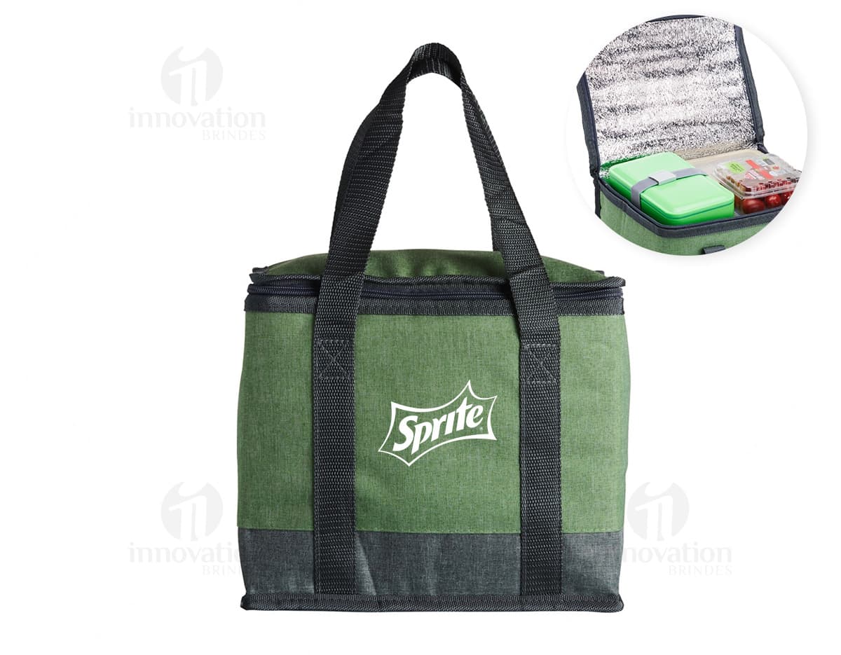 Bolsa Térmica 12 Litros na cor azul, com alça para transporte e zíper na parte superior. A bolsa está fechada e apresenta um design simples e funcional.