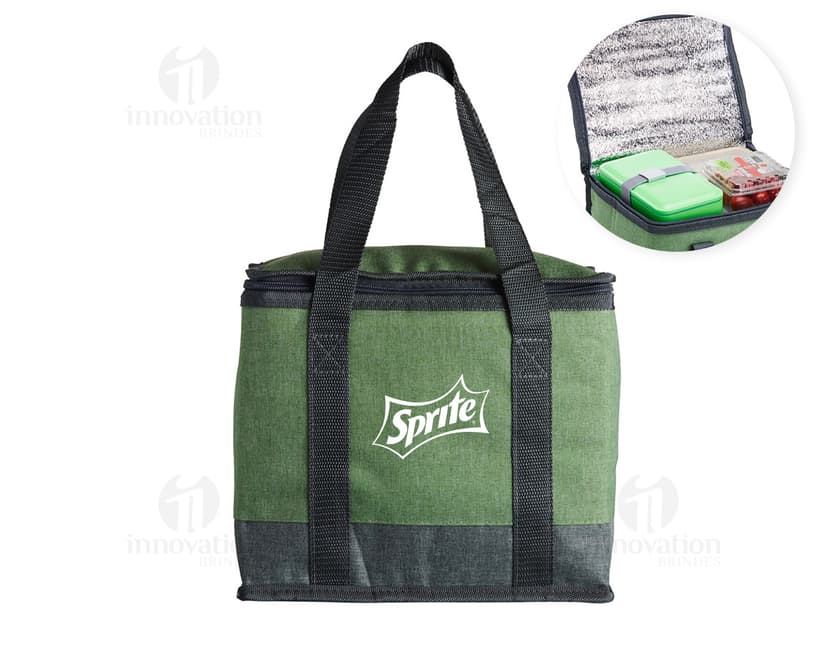 Bolsa Térmica 12 Litros na cor azul, com alça para transporte e zíper na parte superior. A bolsa está fechada e apresenta um design simples e funcional.