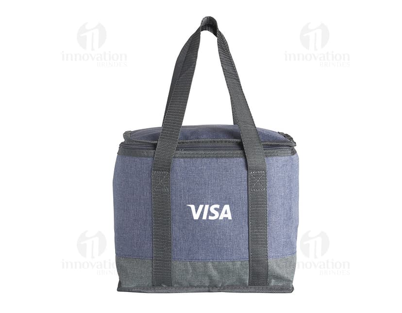 Bolsa Térmica 12 Litros na cor azul, com alça para transporte e zíper na parte superior. A bolsa está fechada e apresenta um design simples e funcional.