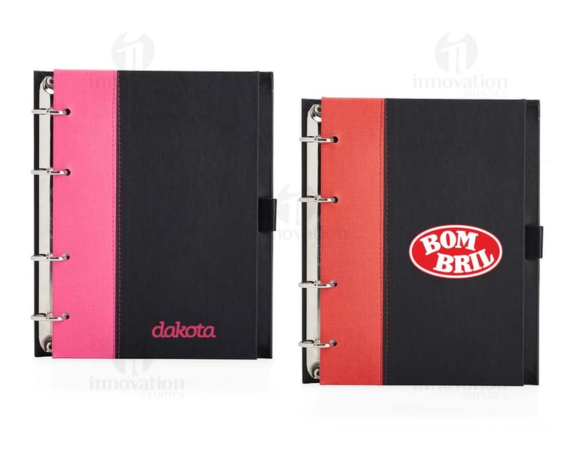 Caderno Fichário de Couro Sintético com capa protetora, folhas em branco, design vintage em couro sintético marrom. Ideal para anotações pessoais, estudos e organização de documentos. Inclui espaço para cartões, dinheiro e caneta. Perfeito para uso em escritórios, escolas e trabalhos de estudo.