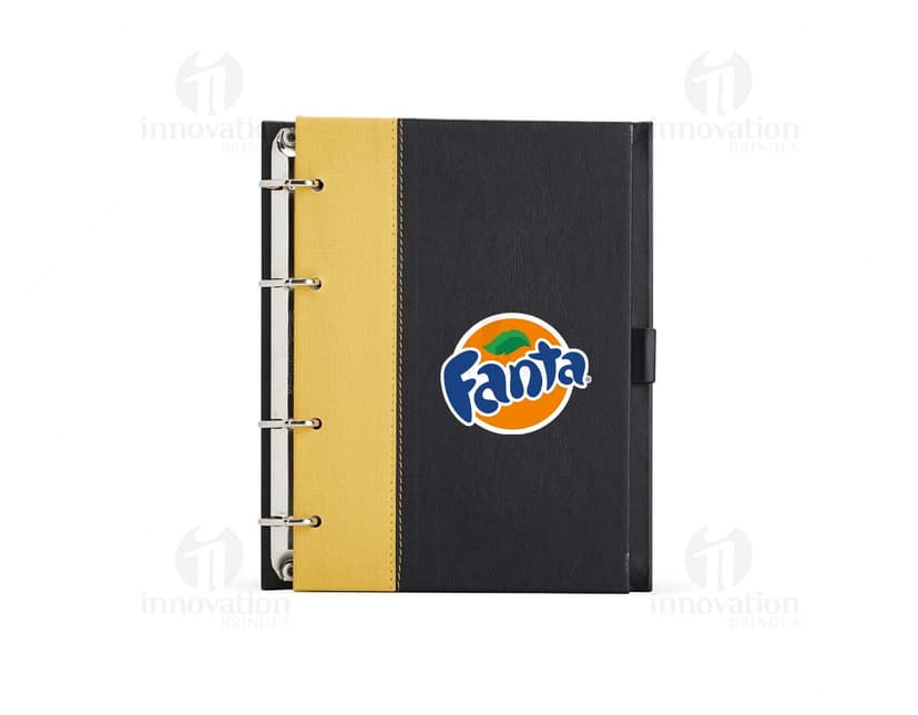 Caderno Fichário de Couro Sintético com capa protetora, folhas em branco, design vintage em couro sintético marrom. Ideal para anotações pessoais, estudos e organização de documentos. Inclui espaço para cartões, dinheiro e caneta. Perfeito para uso em escritórios, escolas e trabalhos de estudo.
