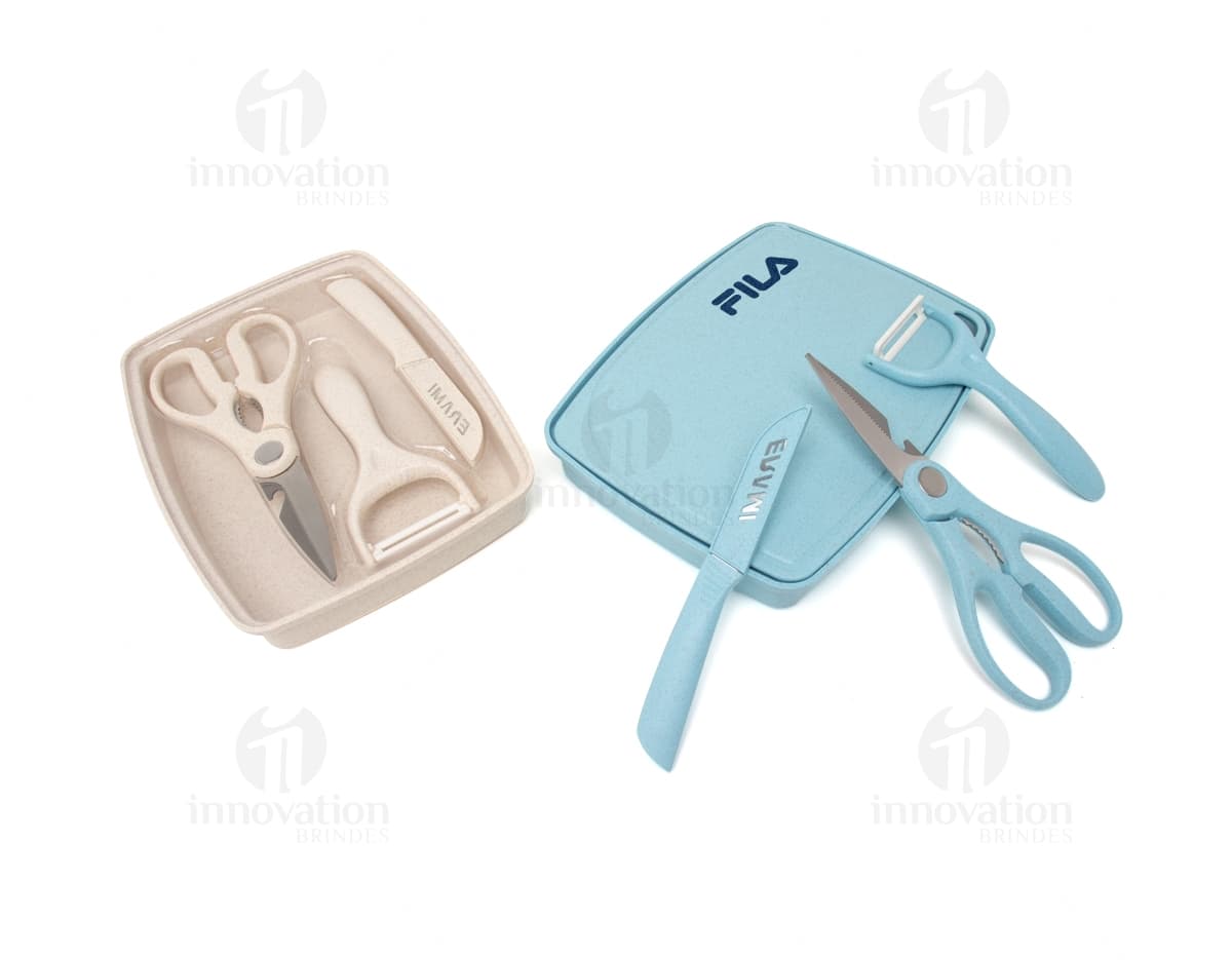 Kit Cozinha 3 Peças: Praticidade e estilo na sua cozinha! Este conjunto de utensílios em metal traz elegância e funcionalidade para suas tarefas diárias. Com design moderno e durável, este kit é o acessório ideal para sua rotina culinária. Adquira já o seu e simplifique suas atividades na cozinha!