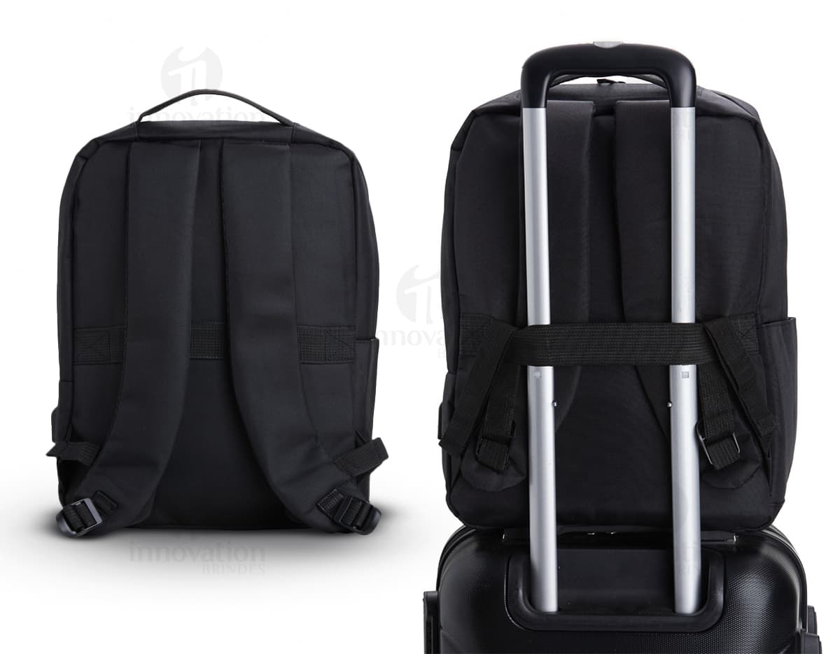 Mochila preta de nylon com 22 litros de capacidade, possui entrada USB e 4 compartimentos. Ideal para uso em viagens de negócios ou no dia a dia para transportar objetos e equipamentos de forma organizada.
