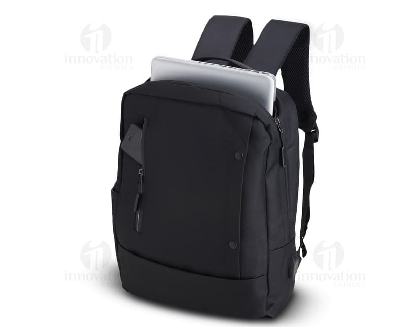 Mochila preta de nylon com 22 litros de capacidade, possui entrada USB e 4 compartimentos. Ideal para uso em viagens de negócios ou no dia a dia para transportar objetos e equipamentos de forma organizada.