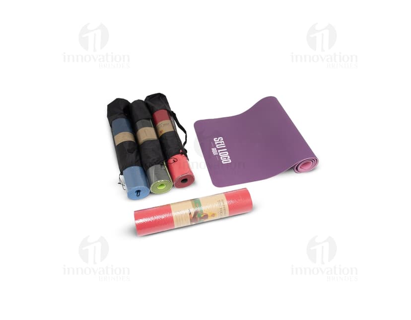 Tapete de Yoga TPE Ecológico em destaque, com tonalidades de marrom e preto. Objeto moderno e elegante, ideal para praticar yoga e meditação.
