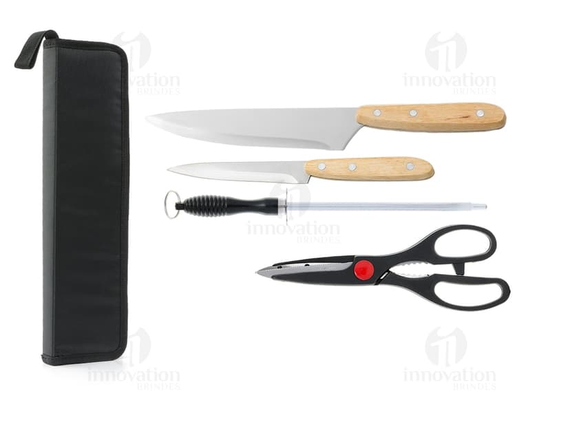 Este kit churrasco 4 peças é o acessório perfeito para os amantes do churrasco. Com alças de couro, utensílios de aço inoxidável e estojo prático, é ideal para sua área de trabalho ou para levar em viagens. Prático, elegante e funcional, este kit irá transformar qualquer churrasco em um momento especial. Adquira já o seu!
