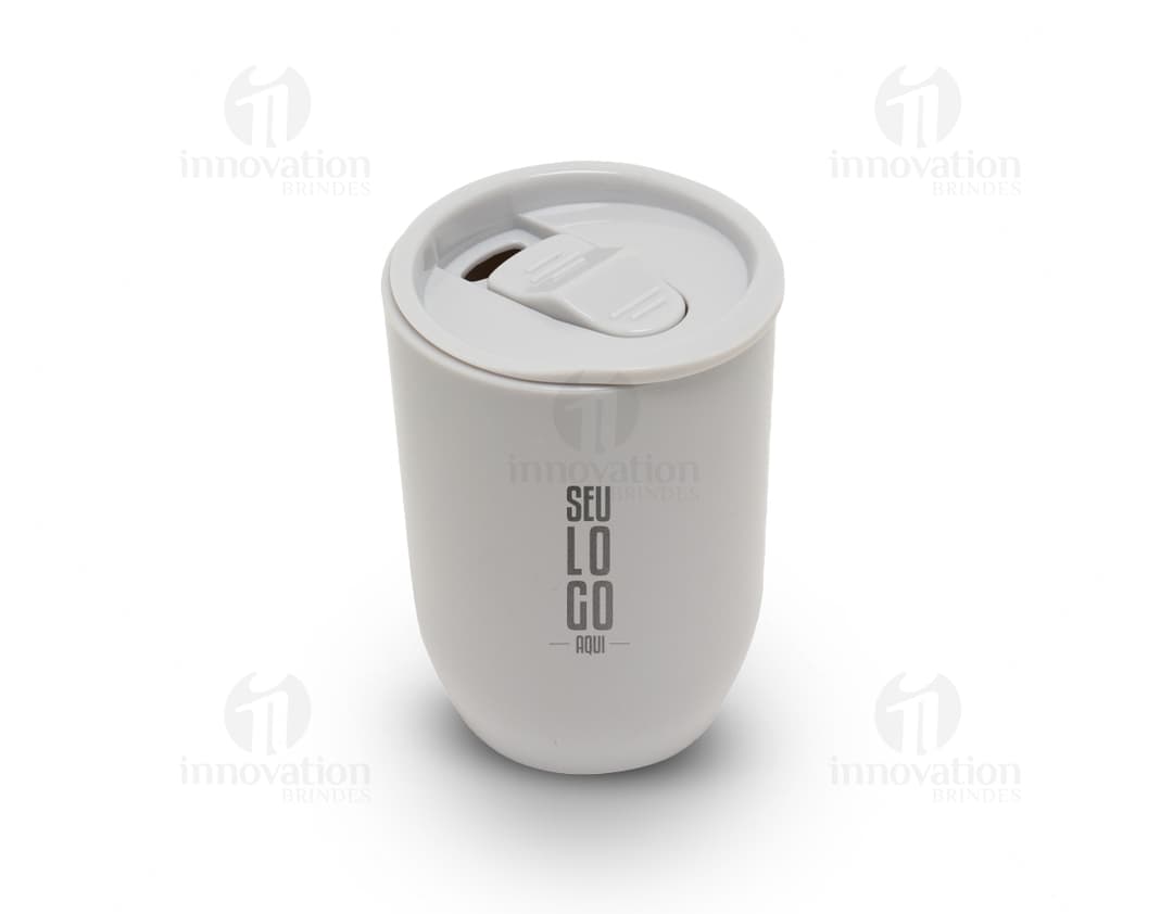 Copo Plástico 350ml transparente, ideal para bebidas quentes ou frias. Feito em plástico descartável, com capacidade para armazenar líquidos como café, chá, leite e água. Com design simples e prático, é uma opção versátil para o dia a dia.