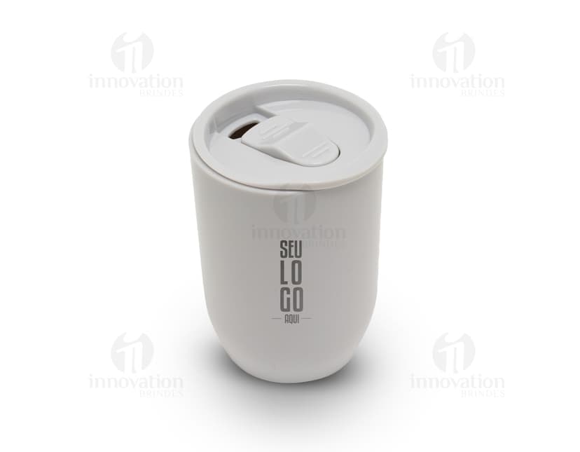 Copo Plástico 350ml transparente, ideal para bebidas quentes ou frias. Feito em plástico descartável, com capacidade para armazenar líquidos como café, chá, leite e água. Com design simples e prático, é uma opção versátil para o dia a dia.