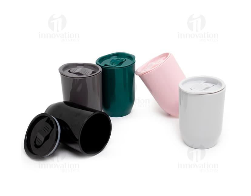 Copo Plástico 350ml transparente, ideal para bebidas quentes ou frias. Feito em plástico descartável, com capacidade para armazenar líquidos como café, chá, leite e água. Com design simples e prático, é uma opção versátil para o dia a dia.