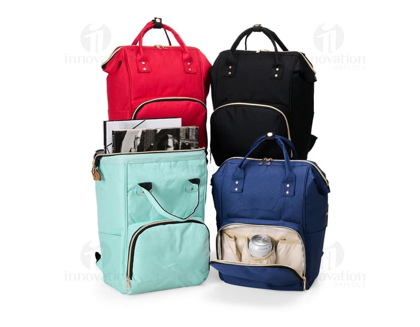 Mochila funcional oxford 19 litros, ideal para suas viagens e passeios. Feita em couro sintético de alta qualidade, possui alças ajustáveis e espaço interno amplo. Leve, prática e estilosa, essa mochila é perfeita para te acompanhar em todas as suas aventuras. Garanta já a sua!