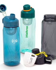 Squeeze plástico de 800ml para líquidos. Embalagem transparente, clean e saudável. Ideal para hidratação e cuidados de higiene.