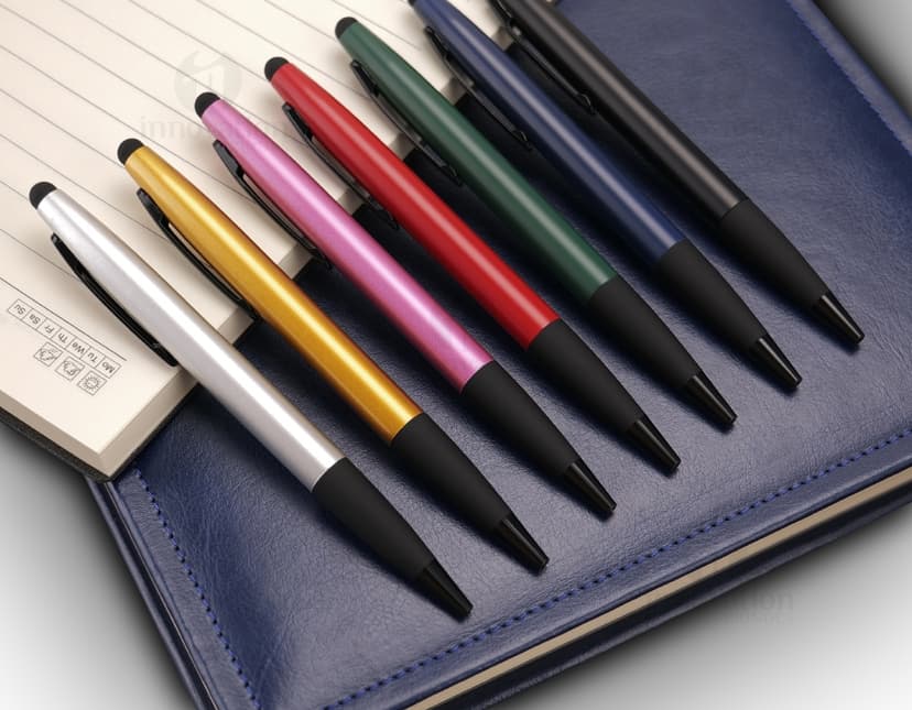 Caneta metal touch para escrita suave e precisa. Perfeita para assinar documentos ou fazer anotações no escritório. Ideal para negócios, educação e comunicação. Adquira já a sua!