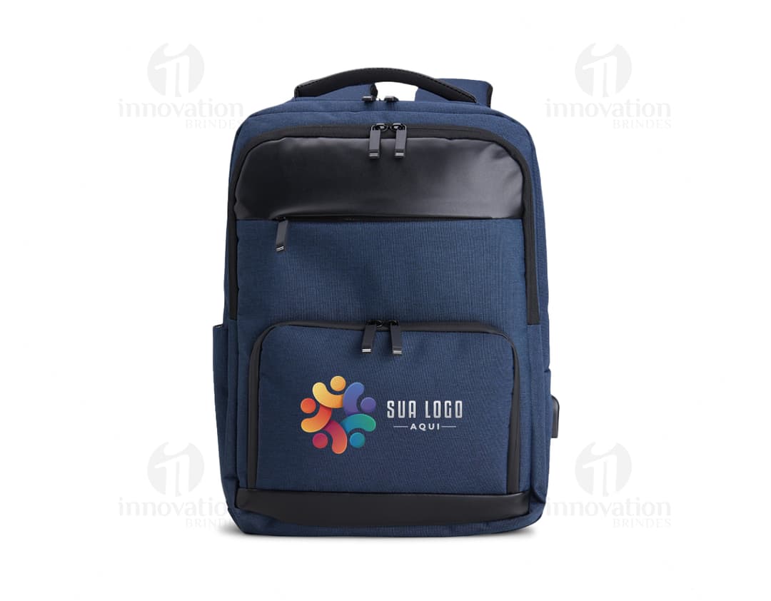 Mochila de poliéster preta de 29 litros, com fecho de zíper, alça de couro, bolso de metal, design moderno e elegante.