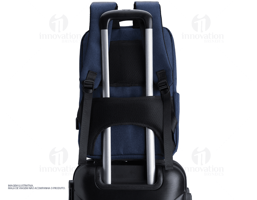 Mochila de poliéster preta de 29 litros, com fecho de zíper, alça de couro, bolso de metal, design moderno e elegante.