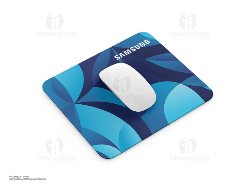 Mouse Pad 5mm c/ Base Antiderrapante na cor rosa, com design de mapa dos Estados Unidos da América em um envelope aberto. Em destaque, a bandeira dos Estados Unidos e o símbolo do dólar. Ideal para uso em escritórios e como suporte para mouse de computador.