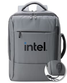 Mochila de couro sintético preta com detalhes em metal, possui capacidade de 23 litros e conta com suporte para garrafa, alça de mão e alças ajustáveis para as costas. Ideal para viagens, esportes e aventuras ao ar livre.