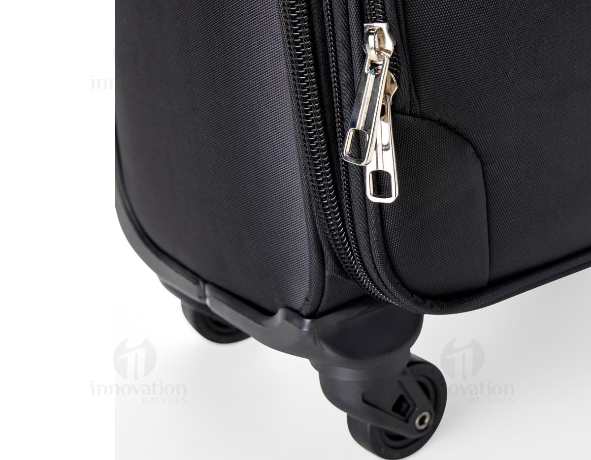 Mala de viagem de 48 litros em couro preto, moderna e elegante, ideal para viagens a negócios. Inclui alça de mão, compartimento para laptop, fecho com suporte de metal e diversas opções de armazenamento.