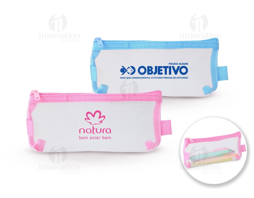 Estojo de Nylon em amarelo, moderno e colorido, com etiqueta e bandeira nacional. O design é artístico e criativo, com elementos gráficos e ícones plásticos. Perfeito para armazenar materiais de escritório ou acessórios de moda.
