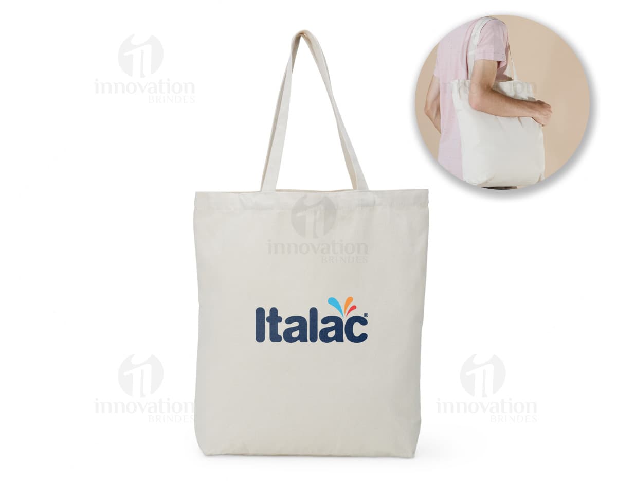 Sacola de algodão marrom com alças costuradas, objeto elegante e moderno para compras, presente ou transporte de objetos, ideal para uso em lojas, supermercados e atividades comerciais.