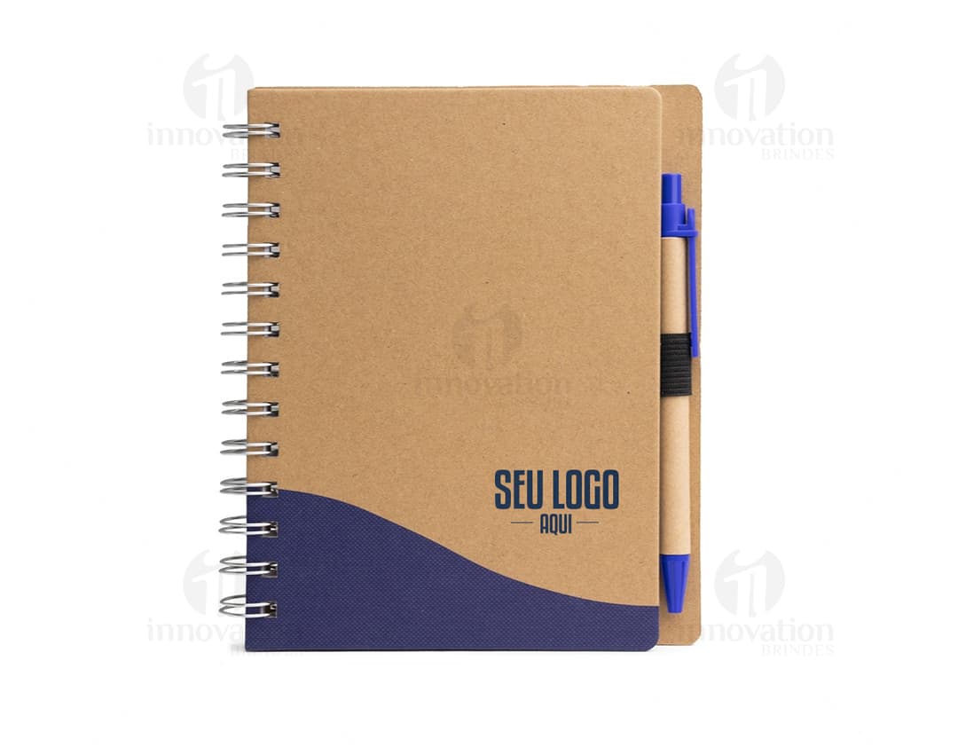 Bloco de anotações com caneta: o acessório perfeito para seus estudos e trabalho. Este belo caderno possui folhas em branco, ideal para registrar suas ideias, fazer anotações e organizar seus pensamentos. Com sua caneta inclusa, você nunca mais vai esquecer suas ideias geniais. Perfeito para escola, faculdade ou escritório. Adquira já o seu!